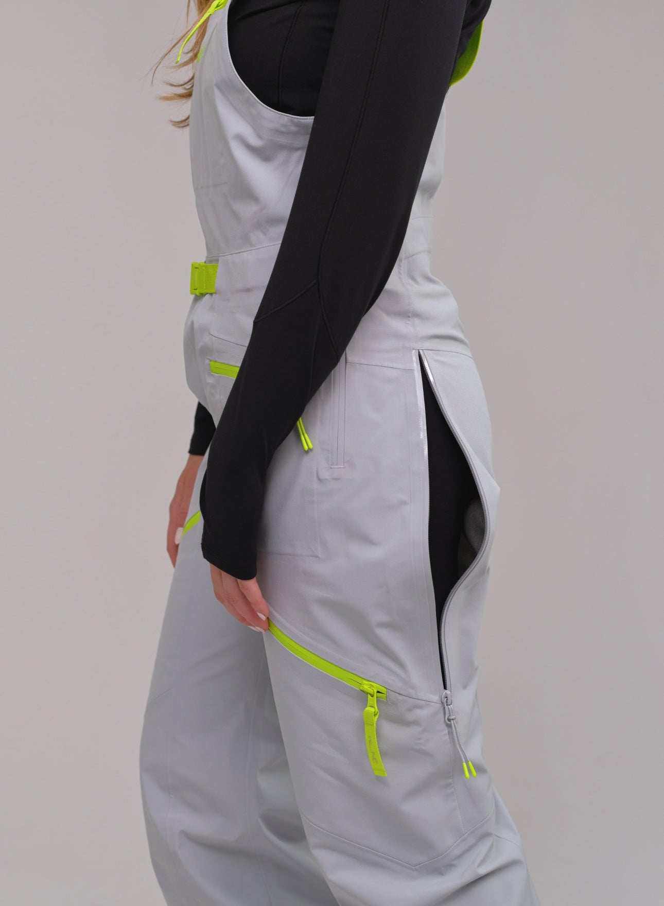 Womens ski and snowboard pants in gray